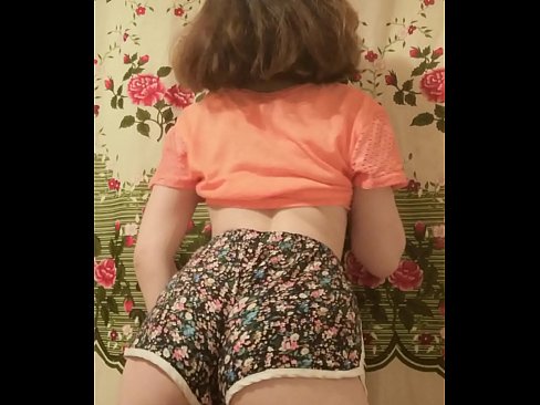 ❤️ Una ghjovana sexy si spoglia i pantaloncini davanti à a camera ☑ Video sessu à noi % co.hdpornpics.ru% ️❤