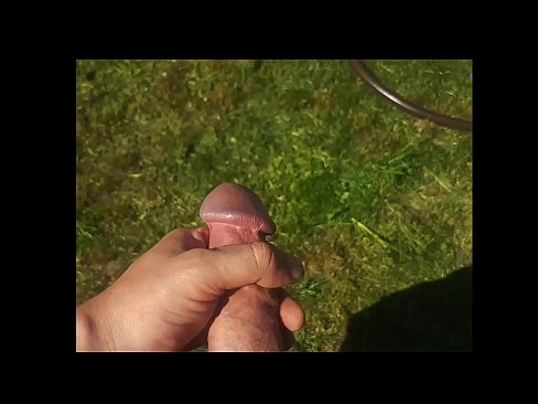 ❤️ Hottie si fa scopare a figa rosa è cums cun un squirt in un giardinu d'estate ☑ Video sessu à noi % co.hdpornpics.ru% ️❤